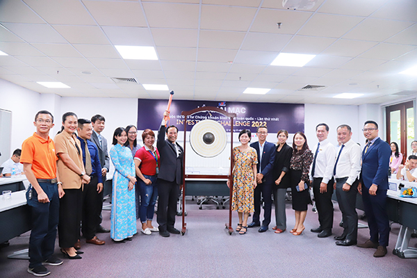 hon-1-800-thi-sinh-tham-gia-cuoc-thi-dau-tu-chung-khoan-cho-sinh-vien-toan-quoc-lan-thu-nhat