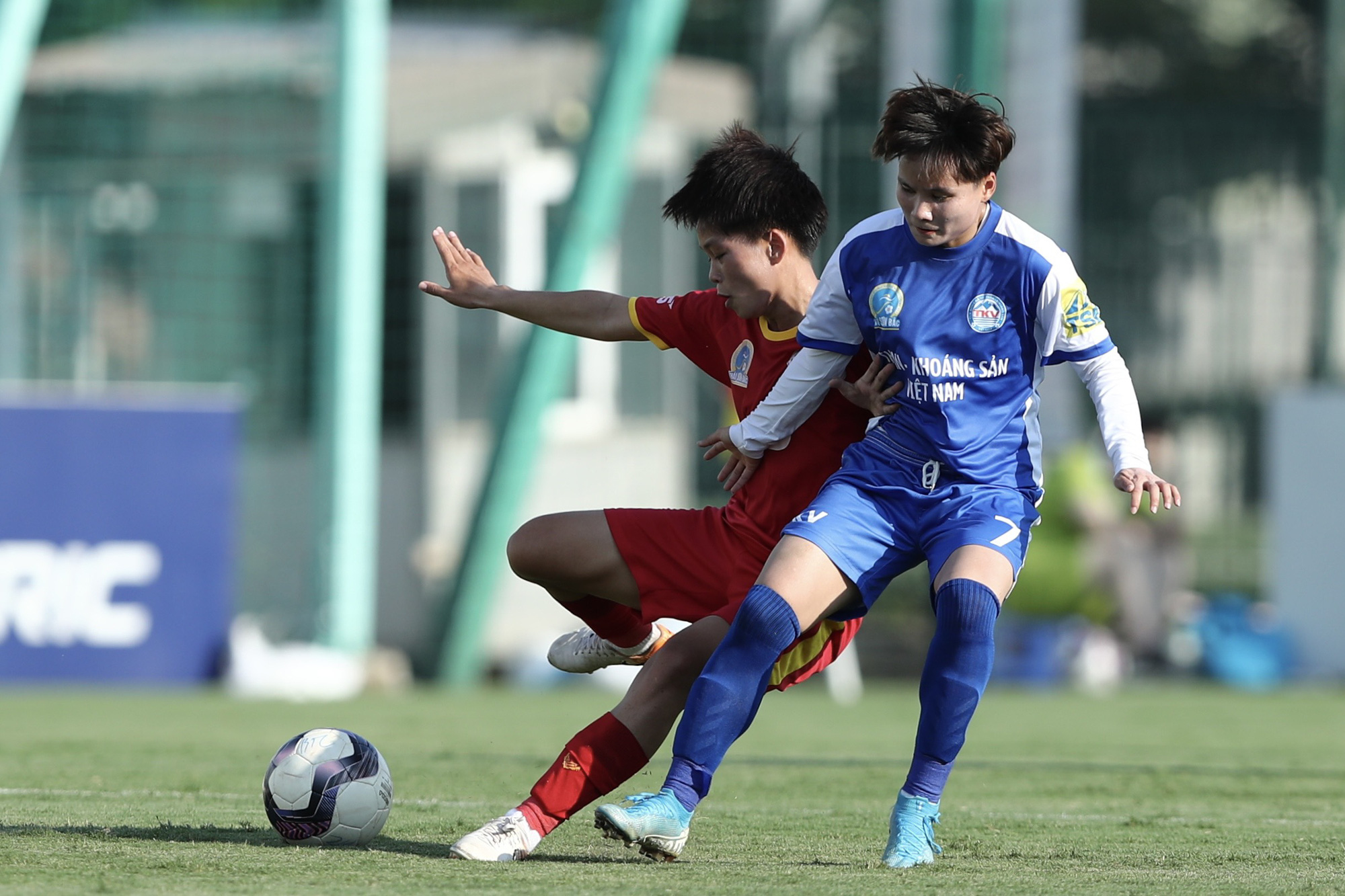 Vòng 4 giải bóng đá Nữ VĐQG 2022: TP.HCM I trở lại ngôi đầu