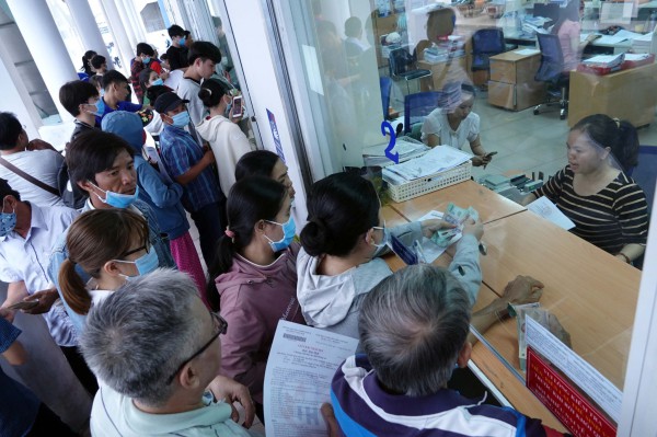 Bộ GD-ĐT nói học phí không tăng, trường ĐH có kế hoạch gì ?