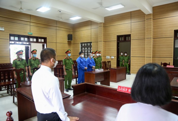 Tuyên tử hình 2 bị cáo vận chuyển hơn 20 kg ma túy, 201 viên đạn quân dụng