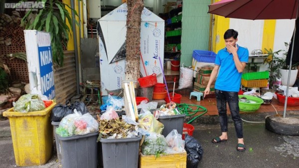 Công nhân vệ sinh môi trường bỏ việc, đường phố Bắc Ninh rác thải ùn ứ, bốc mùi hôi thối