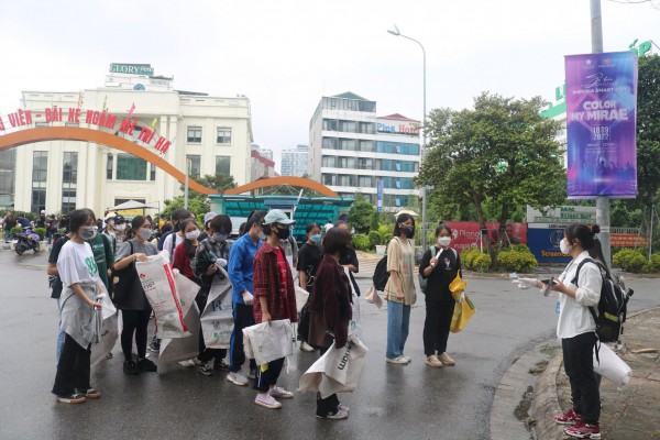 Hà Nội: Hơn 700 bạn trẻ chung tay dọn sạch Thủ đô