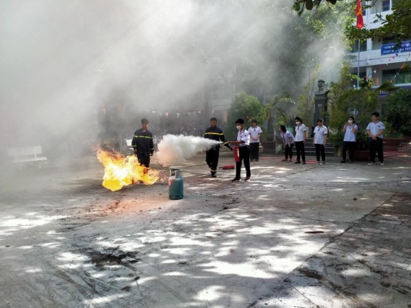 11 buổi ngoại khóa tập huấn kỹ năng PCCC cho học sinh