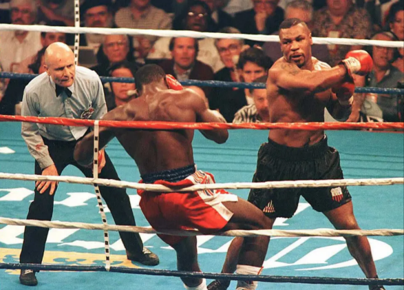 Mike Tyson tiết lộ căn bệnh khiến tay đấm huyền thoại phải ngồi xe lăn