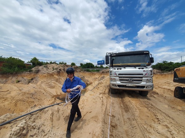 Bắt quả tang vụ khai thác cát trái phép ngay cửa ngõ TP.Vũng Tàu