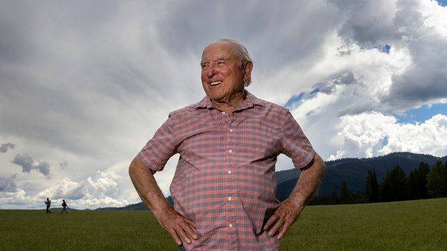Yvon Chouinard: Vị tỷ phú hy sinh cả đế chế của mình để bảo vệ môi trường - Ảnh 3. Yvon Chouinard: Vị tỷ phú hy sinh cả đế chế của mình để bảo vệ môi trường - Ảnh 3.