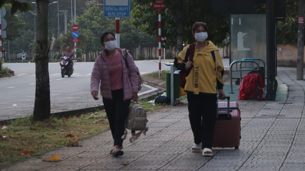 Sốt ruột, hơn 5 giờ sáng, tân sinh viên đã đến trường làm thủ tục nhập học