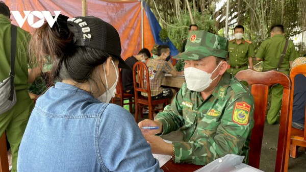 Tây Ninh tiếp nhận hơn 70 công dân chạy thoát khỏi sòng bạc ở Campuchia