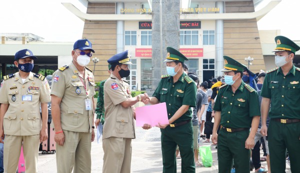 Tây Ninh tiếp nhận hơn 70 công dân chạy thoát khỏi sòng bạc ở Campuchia