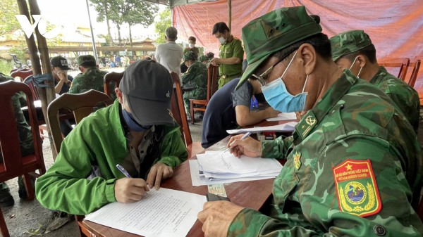 Tây Ninh tiếp nhận hơn 70 công dân chạy thoát khỏi sòng bạc ở Campuchia