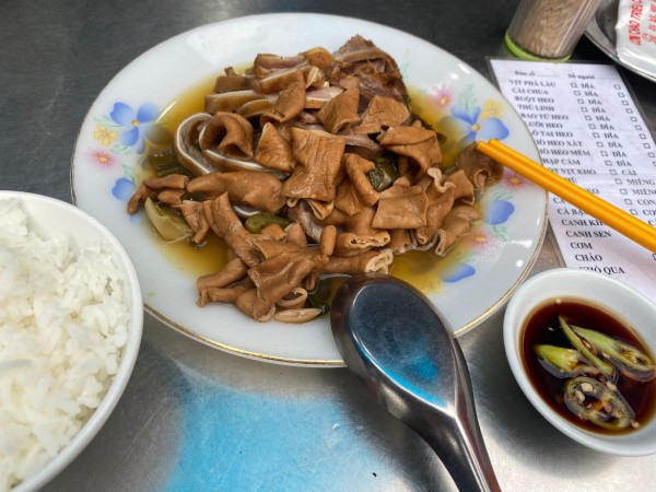 Sài Gòn tiệm xưa quán cũ: Cơm cháo Tiều khu Chợ Lớn