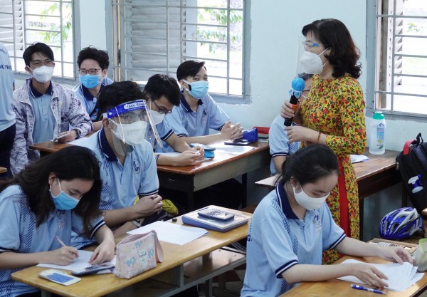 Gần trăm tuổi, trường chuyên TP.HCM thay đồng phục mới