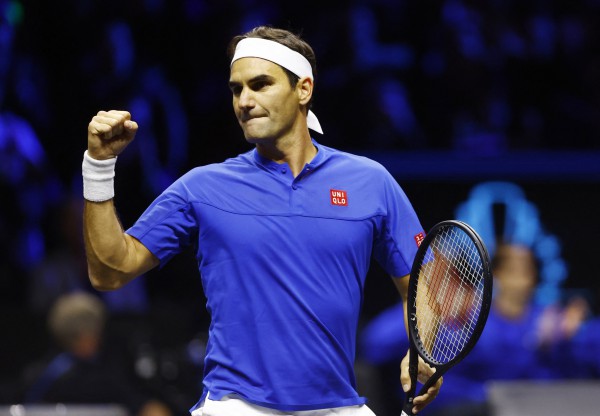 Giọt nước mắt chia tay làng banh nỉ của huyền thoại Roger Federer