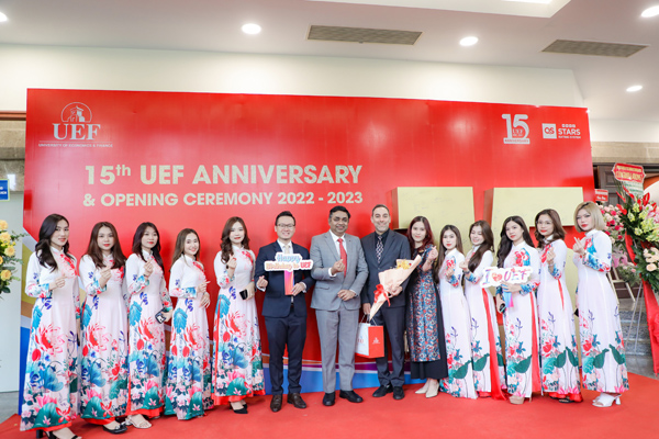 uef-ky-niem-15-nam-thanh-lap-va-khai-giang-nam-hoc-moi-2022-2023