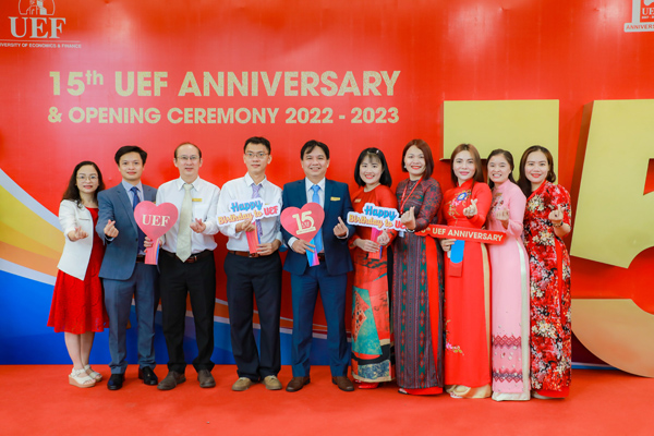 uef-ky-niem-15-nam-thanh-lap-va-khai-giang-nam-hoc-moi-2022-2023