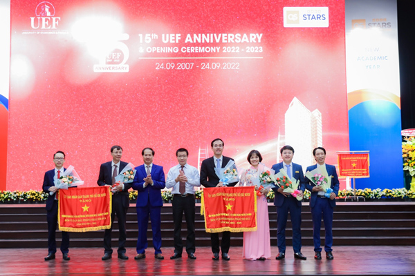 uef-ky-niem-15-nam-thanh-lap-va-khai-giang-nam-hoc-moi-2022-2023