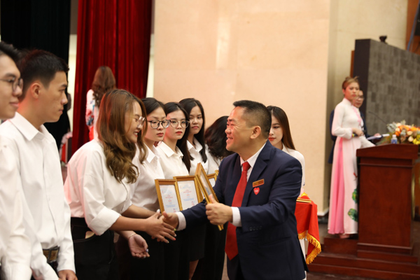 uef-ky-niem-15-nam-thanh-lap-va-khai-giang-nam-hoc-moi-2022-2023