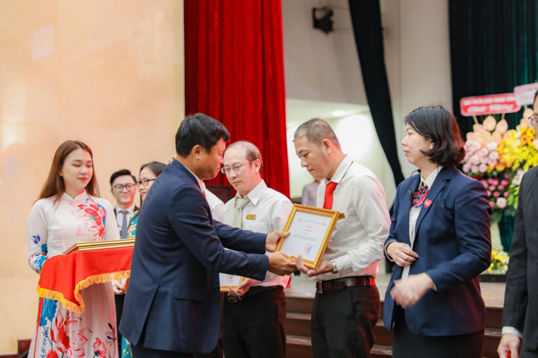 uef-ky-niem-15-nam-thanh-lap-va-khai-giang-nam-hoc-moi-2022-2023