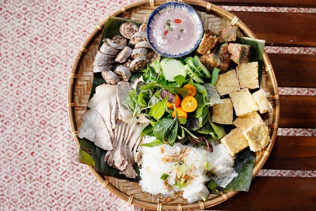 Làn sóng món Việt ở Philly, Mỹ: phở gà, bún đậu, cafe trứng đều có đủ - Ảnh 2.