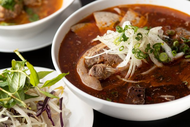 Làn sóng món Việt ở Philly, Mỹ: phở gà, bún đậu, cafe trứng đều có đủ - Ảnh 4.