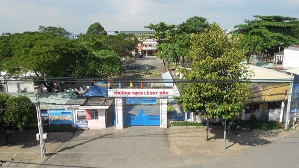 Một trường học yêu cầu không đóng quỹ phụ huynh