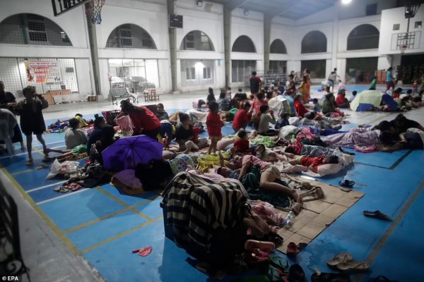 Siêu bão Noru đổ bộ Philippines, hàng nghìn người dân phải sơ tán