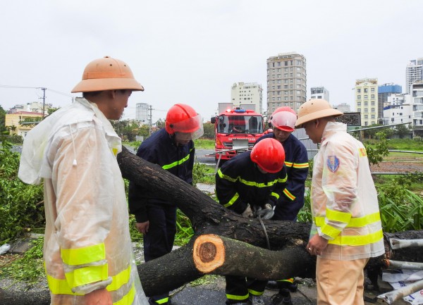 Bão số 4 Noru: Lực lượng vũ trang Đà Nẵng nỗ lực khắc phục hậu quả Bão số 4 Noru: Lực lượng vũ trang Đà Nẵng nỗ lực khắc phục hậu quả
