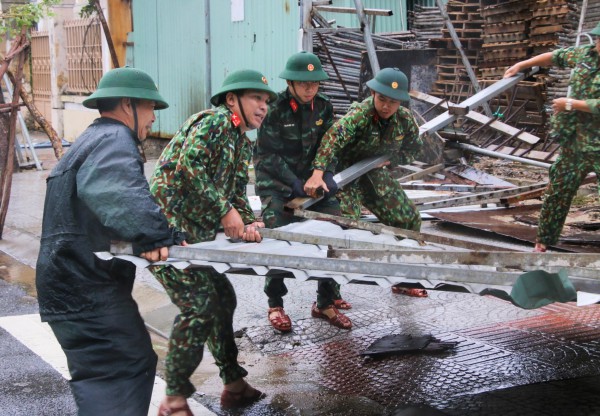 Bão số 4 Noru: Lực lượng vũ trang Đà Nẵng nỗ lực khắc phục hậu quả Bão số 4 Noru: Lực lượng vũ trang Đà Nẵng nỗ lực khắc phục hậu quả