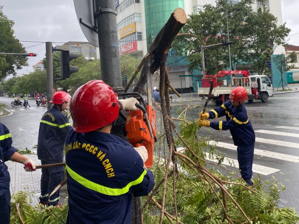 Bão số 4 Noru: 190 căn nhà ở Thừa Thiên - Huế bị tốc mái, vùng biển thiệt hại nặng