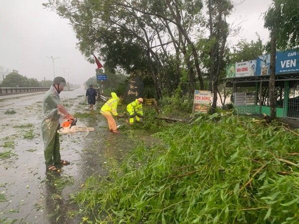 Bão số 4 Noru: 190 căn nhà ở Thừa Thiên - Huế bị tốc mái, vùng biển thiệt hại nặng