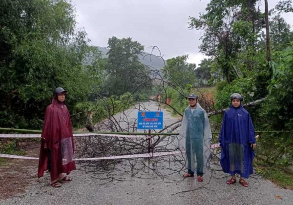 Hà Tĩnh: Mưa lớn kéo dài khiến Bản Rào Tre bị cô lập, nhiều điểm bị sạt lở