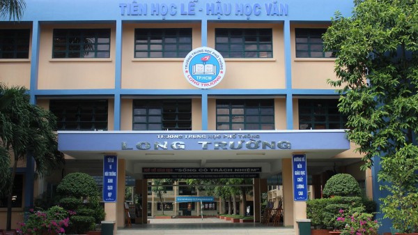 Nữ sinh đưa người lạ vào trường hành hung bạn: Nhà trường báo cáo với công an