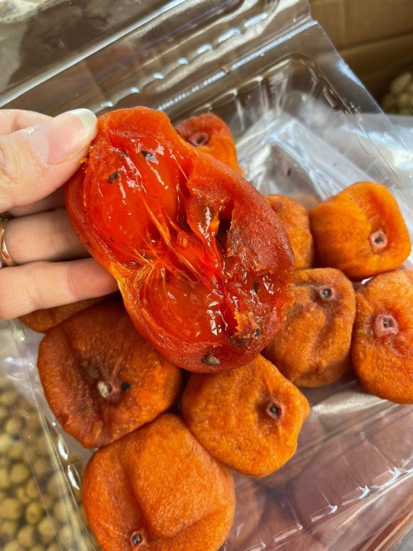 Lên Đà Lạt nhâm nhi món hồng treo gió mọng đỏ