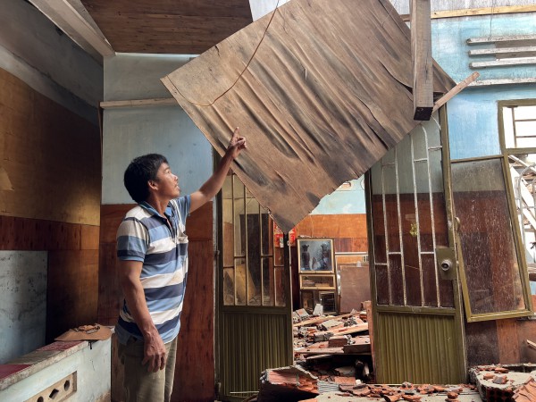 Hai vợ chồng may mắn thoát chết trong gang tấc, đêm bão số 4 Noru quét qua