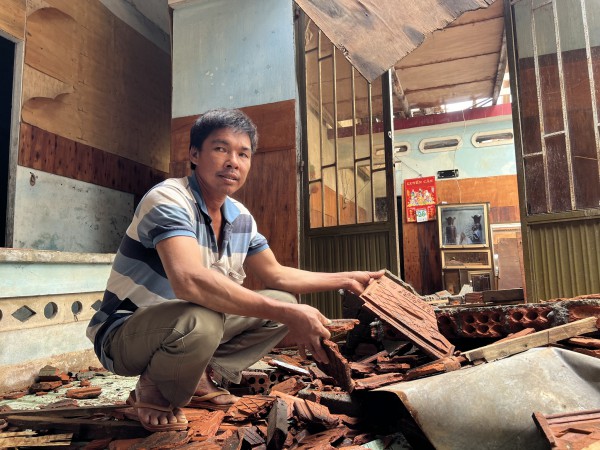 Hai vợ chồng may mắn thoát chết trong gang tấc, đêm bão số 4 Noru quét qua