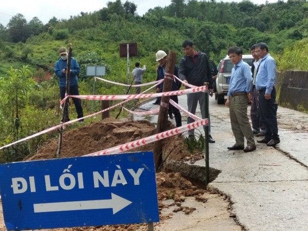 Kon Tum: Vẫn còn hàng ngàn người dân bị cô lập sau bão số 4