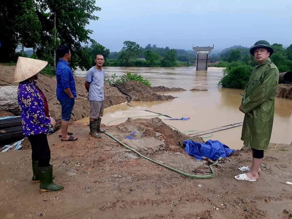 Nghệ An: Mưa lớn gây ngập úng cục bộ, sạt lở đất, giao thông bị chia cắt