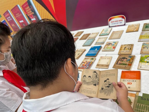 Sách giáo khoa Việt Nam qua 4 lần thay sách Sách giáo khoa Việt Nam qua 4 lần thay sách