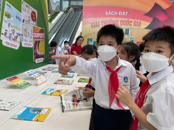 Sách giáo khoa Việt Nam qua 4 lần thay sách Sách giáo khoa Việt Nam qua 4 lần thay sách