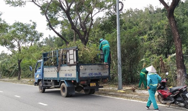 Đà Nẵng: Huy động tổng lực dọn vệ sinh thành phố sau bão Noru