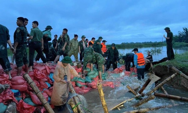 Nghệ An: Vỡ đê kênh thấp tại huyện Hưng Nguyên