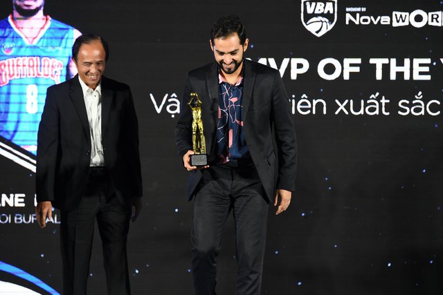 HLV Hanoi Buffaloes muốn có đồng MVP VBA 2022 - Ảnh 1. HLV Hanoi Buffaloes muốn có đồng MVP VBA 2022 - Ảnh 1.