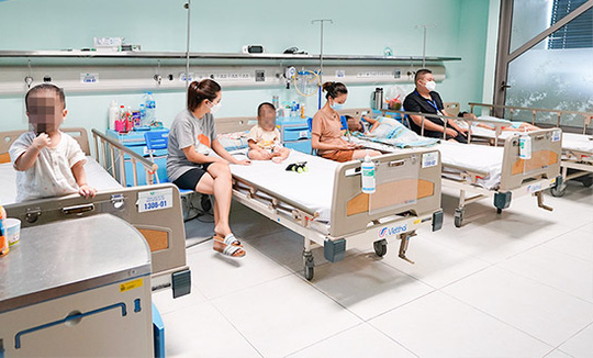 Bệnh nhi mắc Adenovirus tăng đột biến, Bộ Y tế họp khẩn