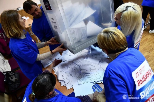 Đa số phiếu người dân DPR, LPR, Kherson và Zaporozhie ủng hộ gia nhập Nga Đa số phiếu người dân DPR, LPR, Kherson và Zaporozhie ủng hộ gia nhập Nga