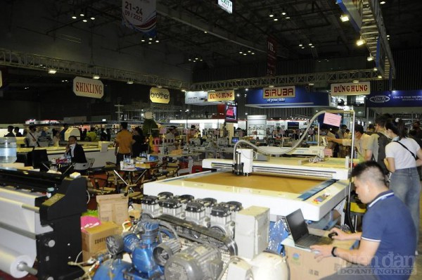 Doanh nghiệp dệt may đang cố gắng duy trì đèn sáng trong xưởng