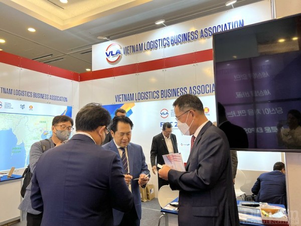 FWC 2022: Gian hàng của Việt Nam thu hút đối tác quốc tế FWC 2022: Gian hàng của Việt Nam thu hút đối tác quốc tế