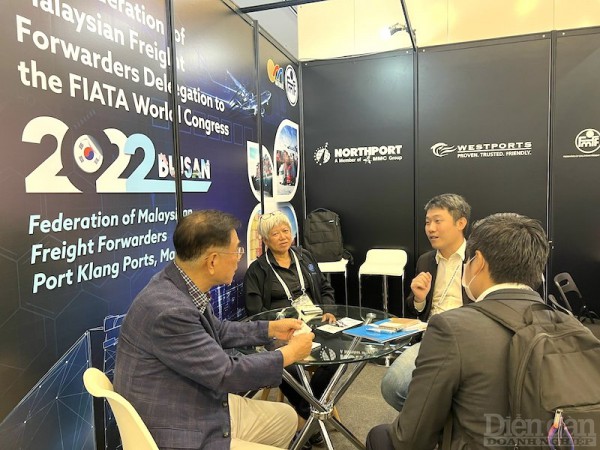 FWC 2022: Gian hàng của Việt Nam thu hút đối tác quốc tế FWC 2022: Gian hàng của Việt Nam thu hút đối tác quốc tế