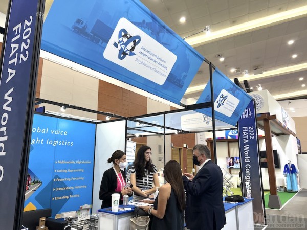 FWC 2022: Gian hàng của Việt Nam thu hút đối tác quốc tế