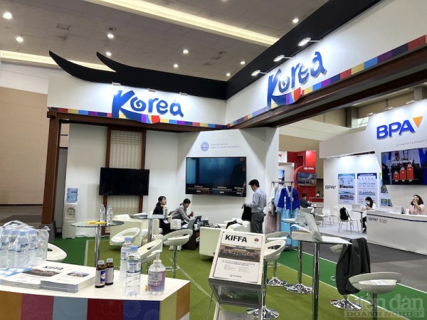 FWC 2022: Gian hàng của Việt Nam thu hút đối tác quốc tế