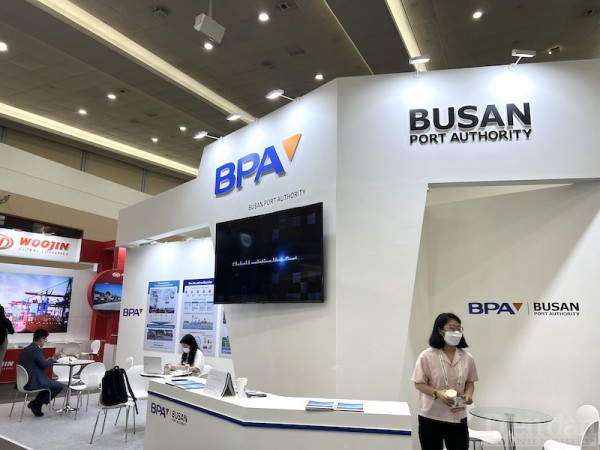 FWC 2022: Gian hàng của Việt Nam thu hút đối tác quốc tế FWC 2022: Gian hàng của Việt Nam thu hút đối tác quốc tế